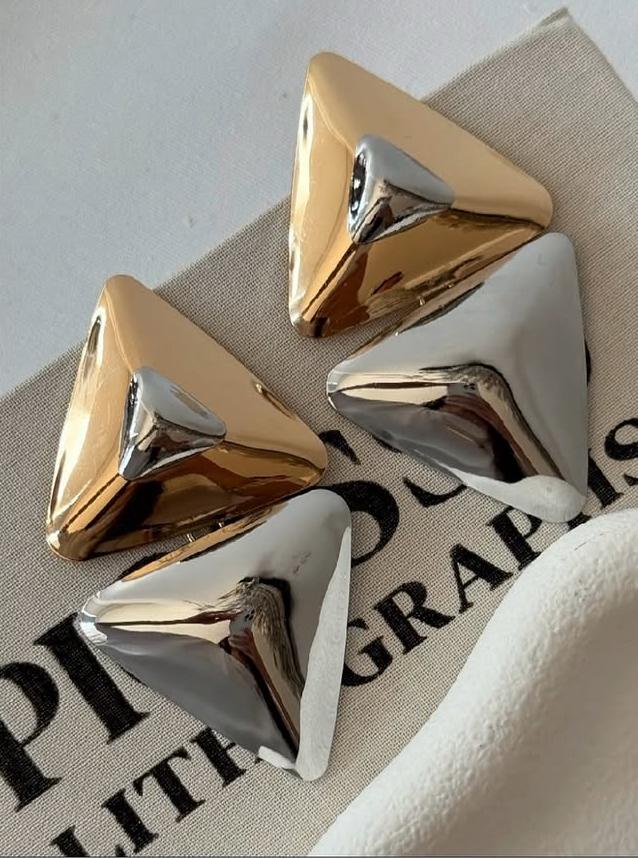 Aurivéra — Bold Geometric Statement