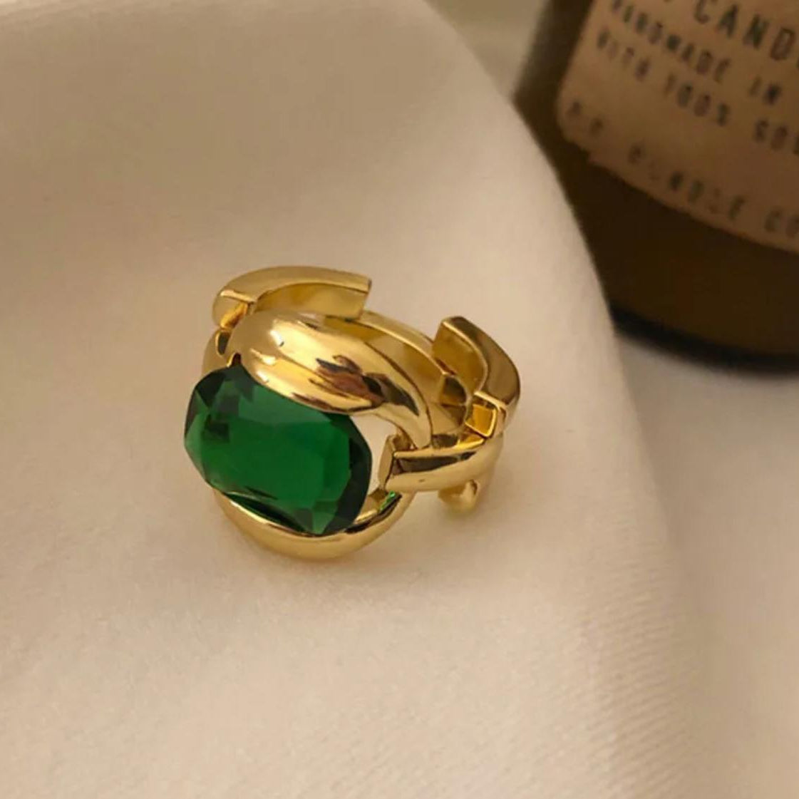 Émeraudelle — Bold Green Majesty