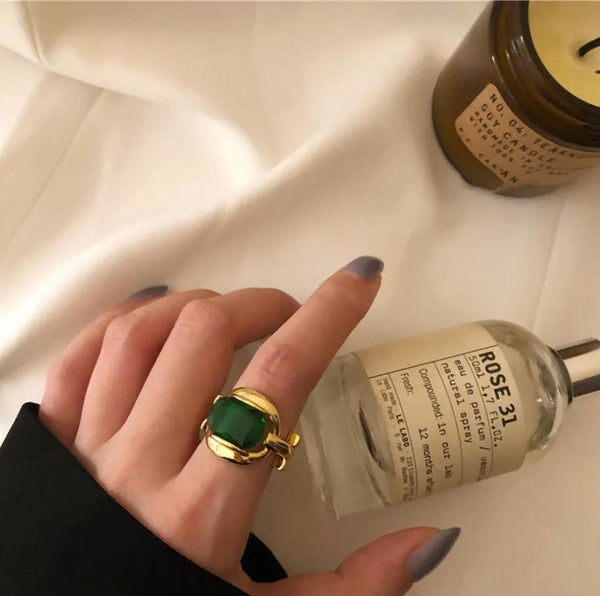 Émeraudelle — Bold Green Majesty