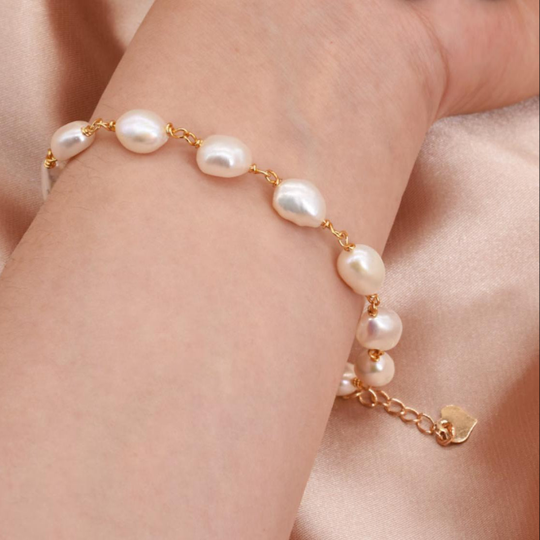 Auréline — Pearls in Golden Motion