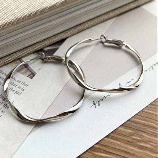 Twistlight — Sculpted Silver Flow