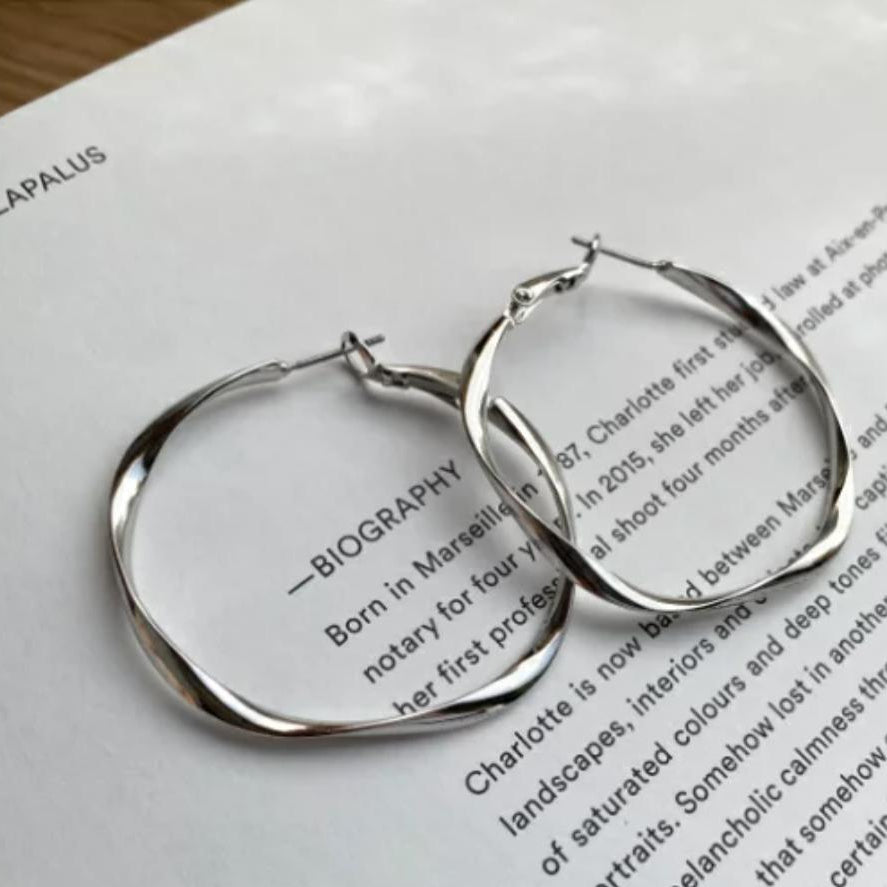 Twistlight — Sculpted Silver Flow