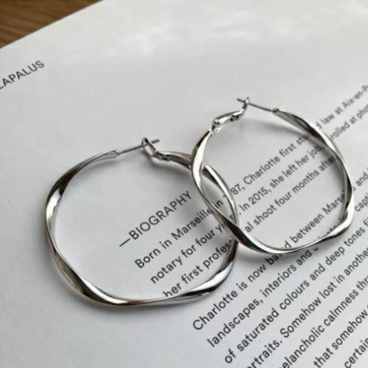 Twistlight — Sculpted Silver Flow