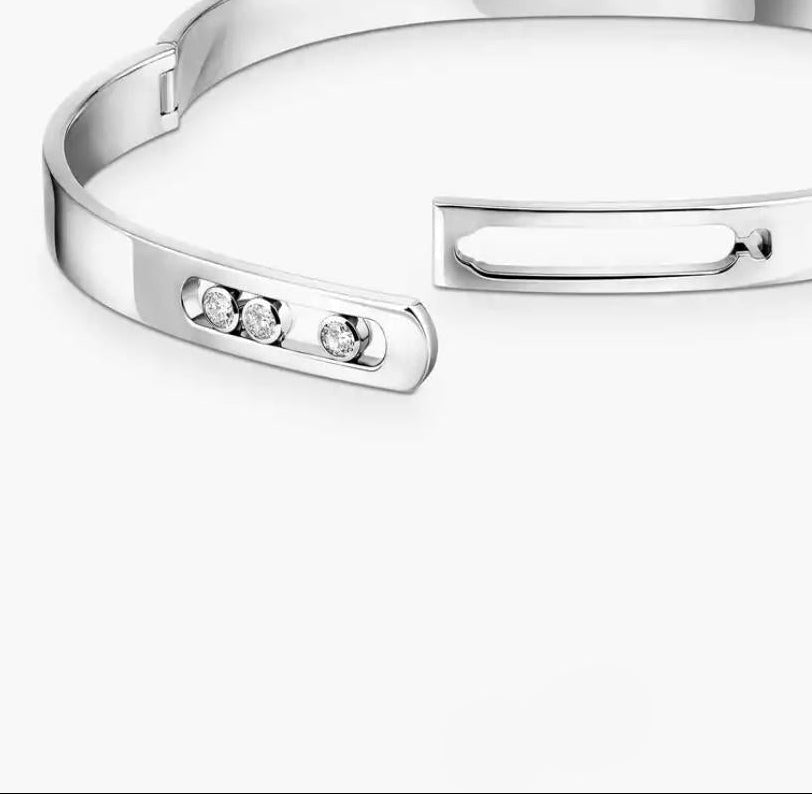 Move Noa Bangle | 18K Gold & Triple Floating Zircon