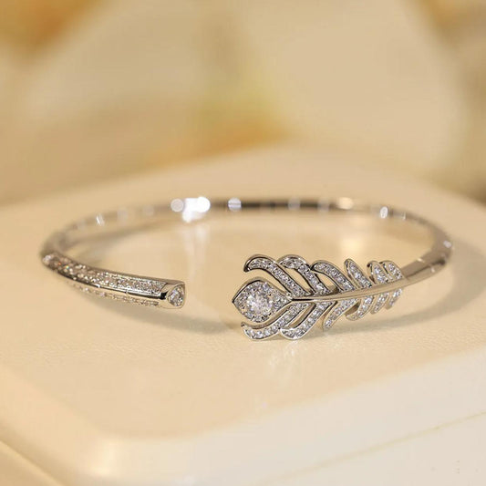 Feuillora — Silver Leaf Grace